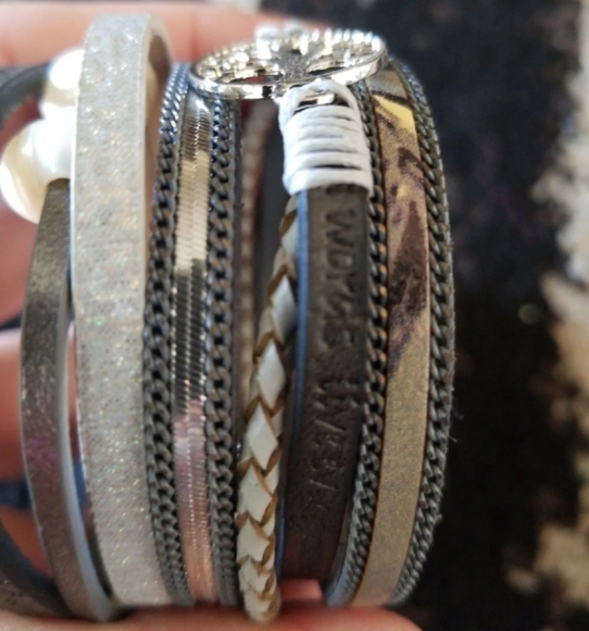 New! Jenia multi level design leather bracelet - Picture 2 of 7